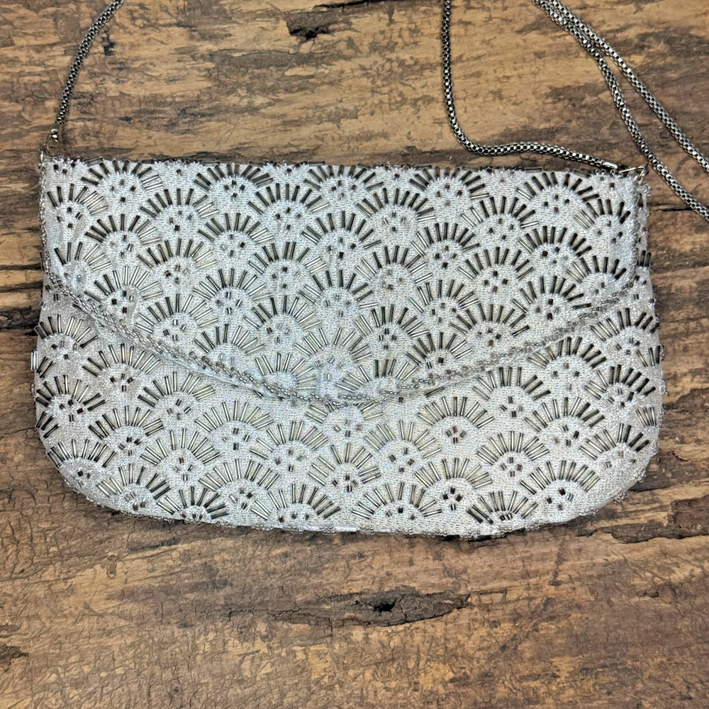 La Regale Silver Beaded Scallop Evening Bag Crossbody Chain Strap